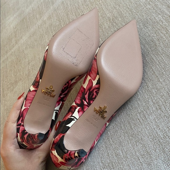 Prada Pink Floral Print Patent Leather Pointed-Toe Pumps Heels Size 37.5 /7.5 US - Picture 8 of 15